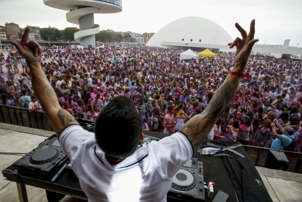 Holi Party en el Niemeyer