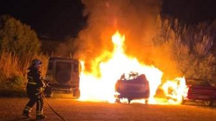 Incendio de coches en Alcúdia