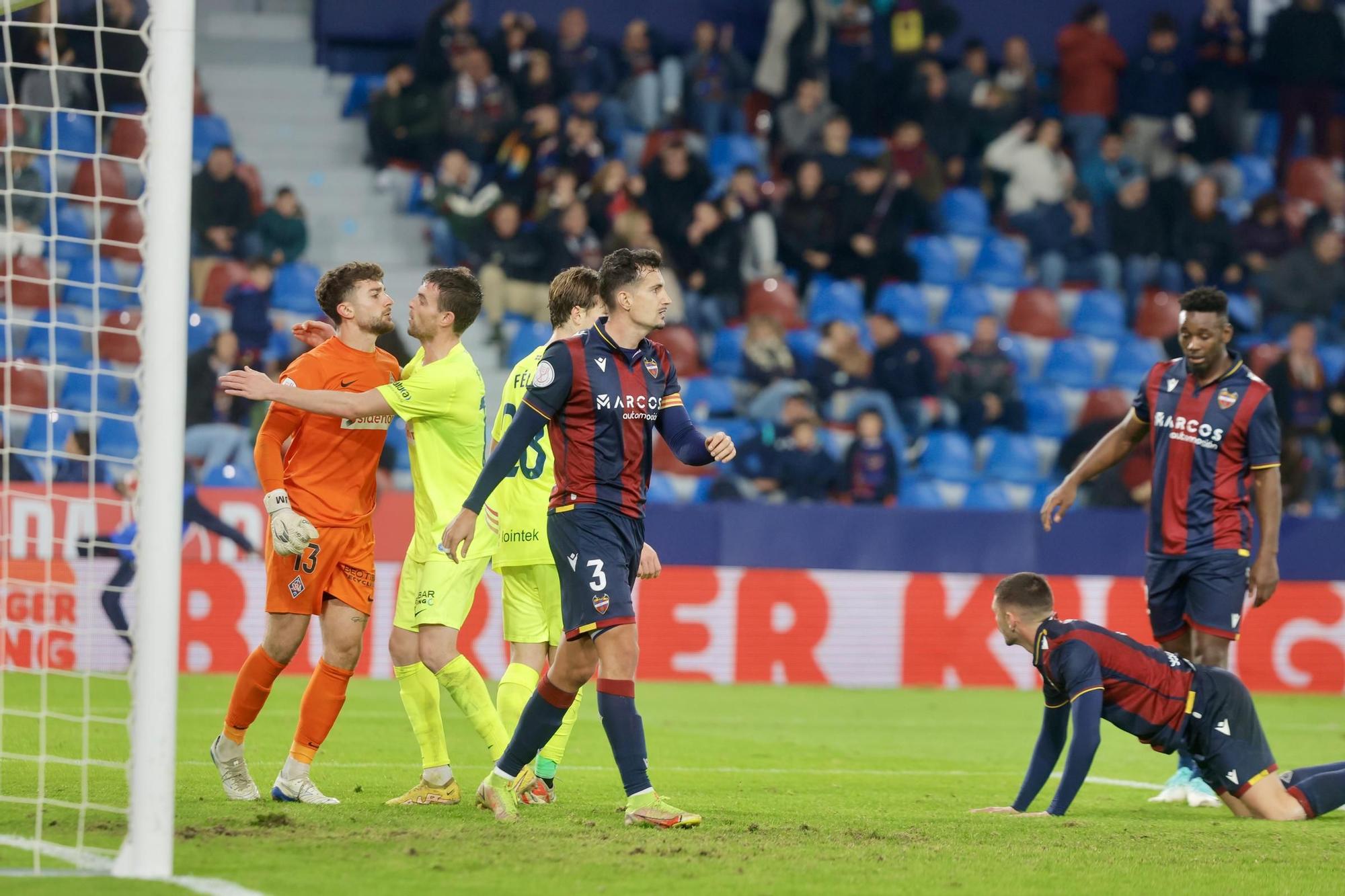 Partido de Copa del REy entre el Levante UD y el SD Amorebieta en imágenes