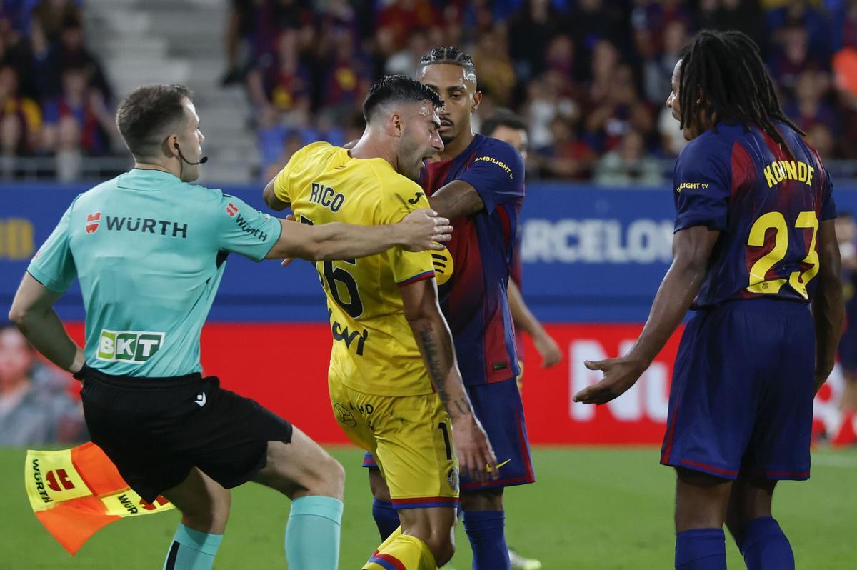 BARCELONA, 21/09/2025.- El defensa del Getafe Diego Rico reacciona durante el partido de la jornada 5 de LaLiga que FC Barcelona y Getafe CF disputan este domingo en el Estadi Johan Cruyff. EFE/ Alejandro García. barça . getafe. liga españa 2025/2026 barça . getafe. 05. accion. estadijohancruyff