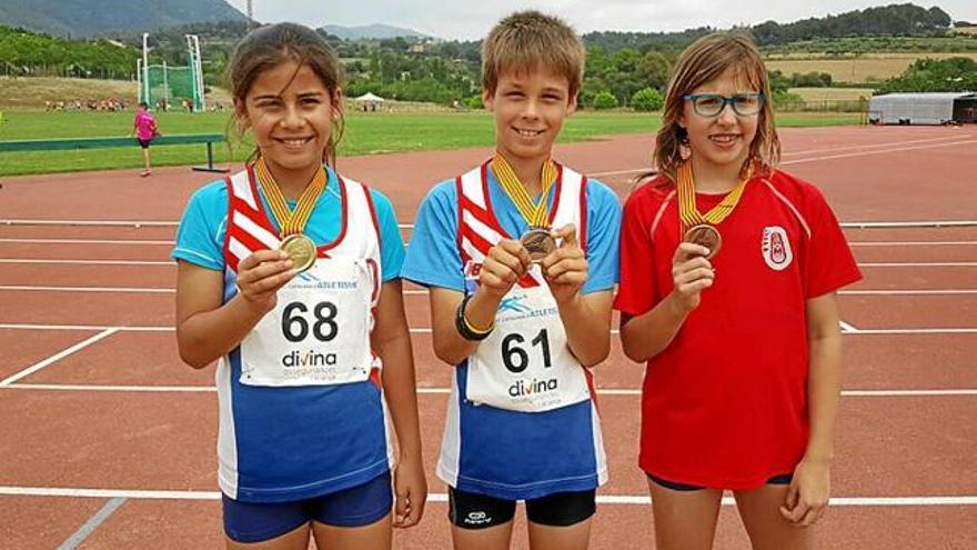 Medallistes alevins del CAM, Carla Manzano, Martí Serra i Mar Santanach