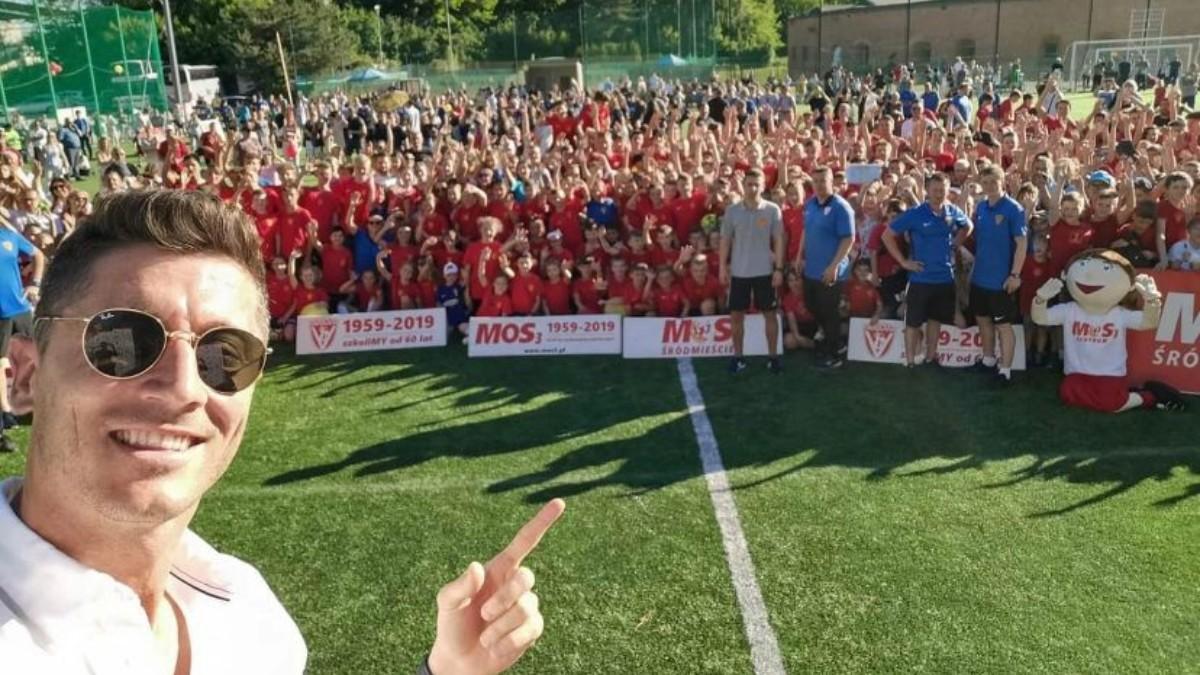 Lewandowski recibe el calor de la afición días antes de su presentación