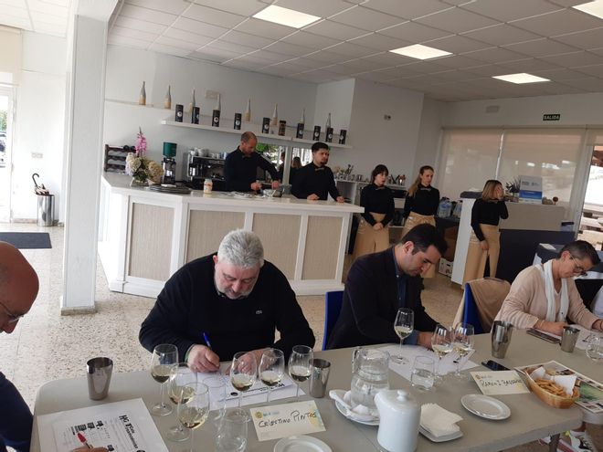 Una cata de vinos transfronteriza en A Lanzada