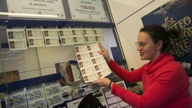 Décimos acabados en 19 en una céntrica administración de Alicante.