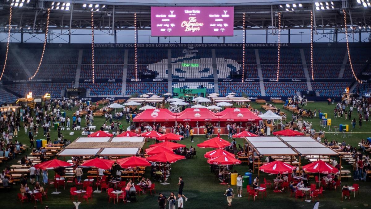 Más de 60.000 personas se dejan enamorar por el sabor de las mejores ‘burgers’ en València.