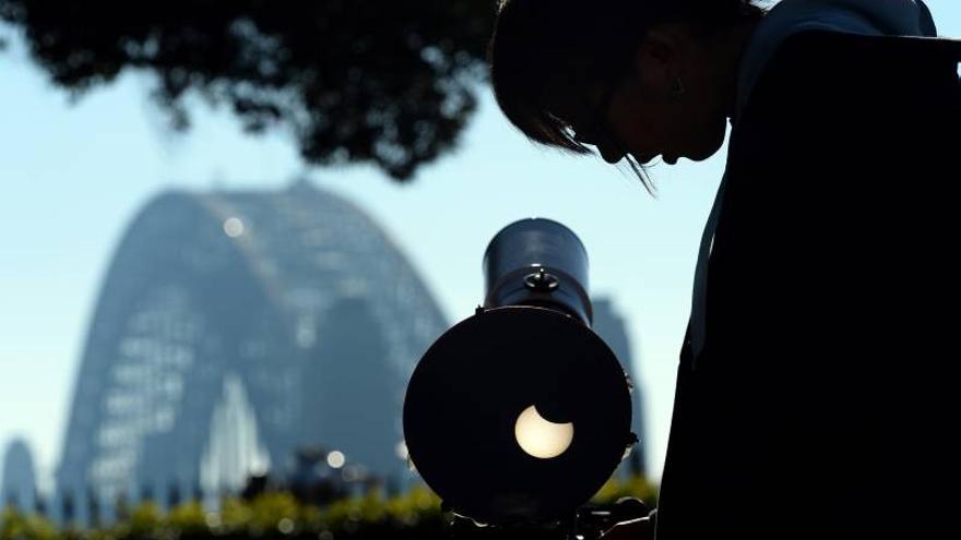 Australia presencia el primer eclipse anular de 2013