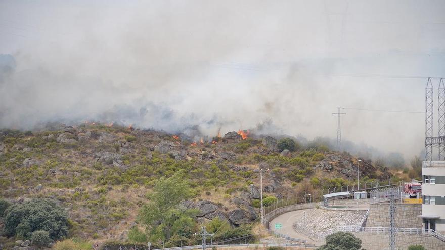 Villalcampo respira tranquilo: el incendio, estabilizado y en grado cero de peligrosidad