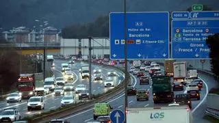 Directo | Colas kilométricas y buses al límite por el corte de la AP-7 y la suspensión de Rodalies