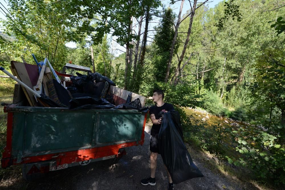 Limpieza del río tras el Descenso del Nalón en Laviana