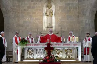 El nou bisbe de Girona Octavi Vilà presideix l'ofici de les Fires i Festes de la Santa Creu de Figueres