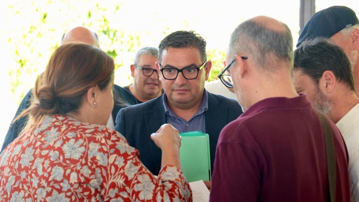 El presidente de la Federació, David Olivares, en la rueda de prensa de apoyo a los festeros.