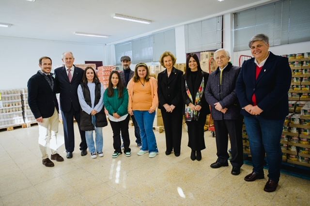 La Reina Emérita Doña Sofía los Bancos de Alimentos de Santa Cruz de Tenerife y La Palma