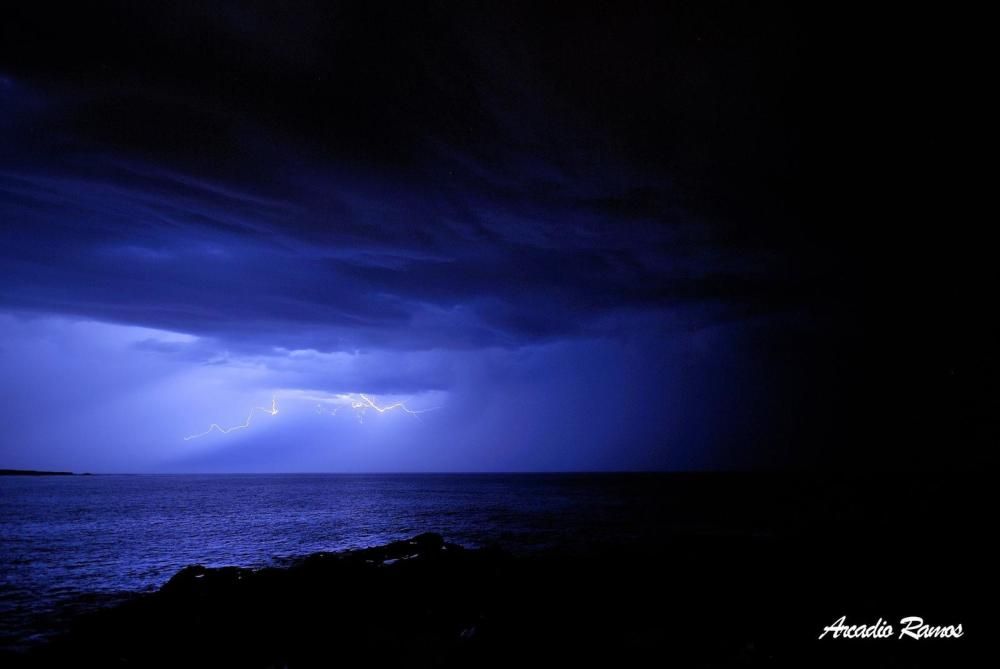 Relámpagos durante la madrugada en Tenerife