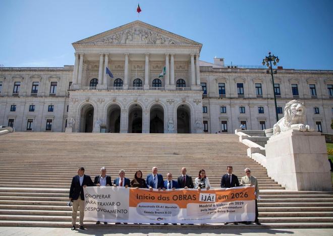 Fotogalería | La Alianza Territorial Europea, en Lisboa para pedir una autovía a Portugal