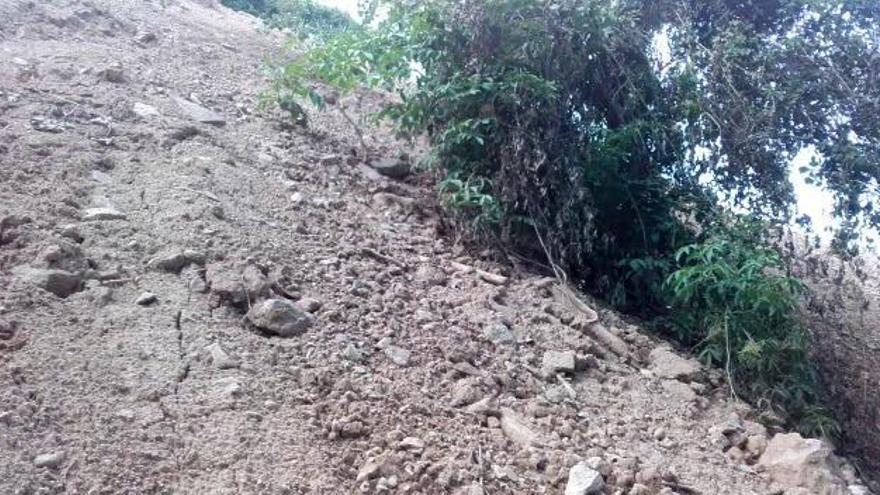 Les terres sobrants del nou institut de Berga tapen una riera