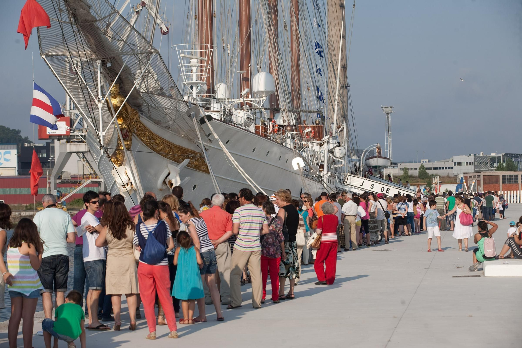 En imágenes: Así fue la última visita del Juan Sebastián Elcano a Asturias, en 2013 y a Avilés