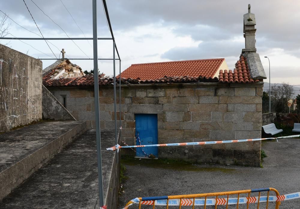 Se hunde el techo de la capilla de A Pedreira, en Cangas