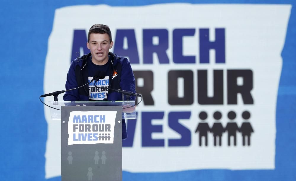 Miles de personas se han manifestado en Washington contra la venta de armas.