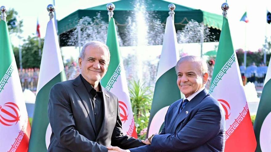 Conflicto en Oriente Próximo, en directo | EEUU bombardea objetivos en Irán como represalia por el ataque a un buque de carga