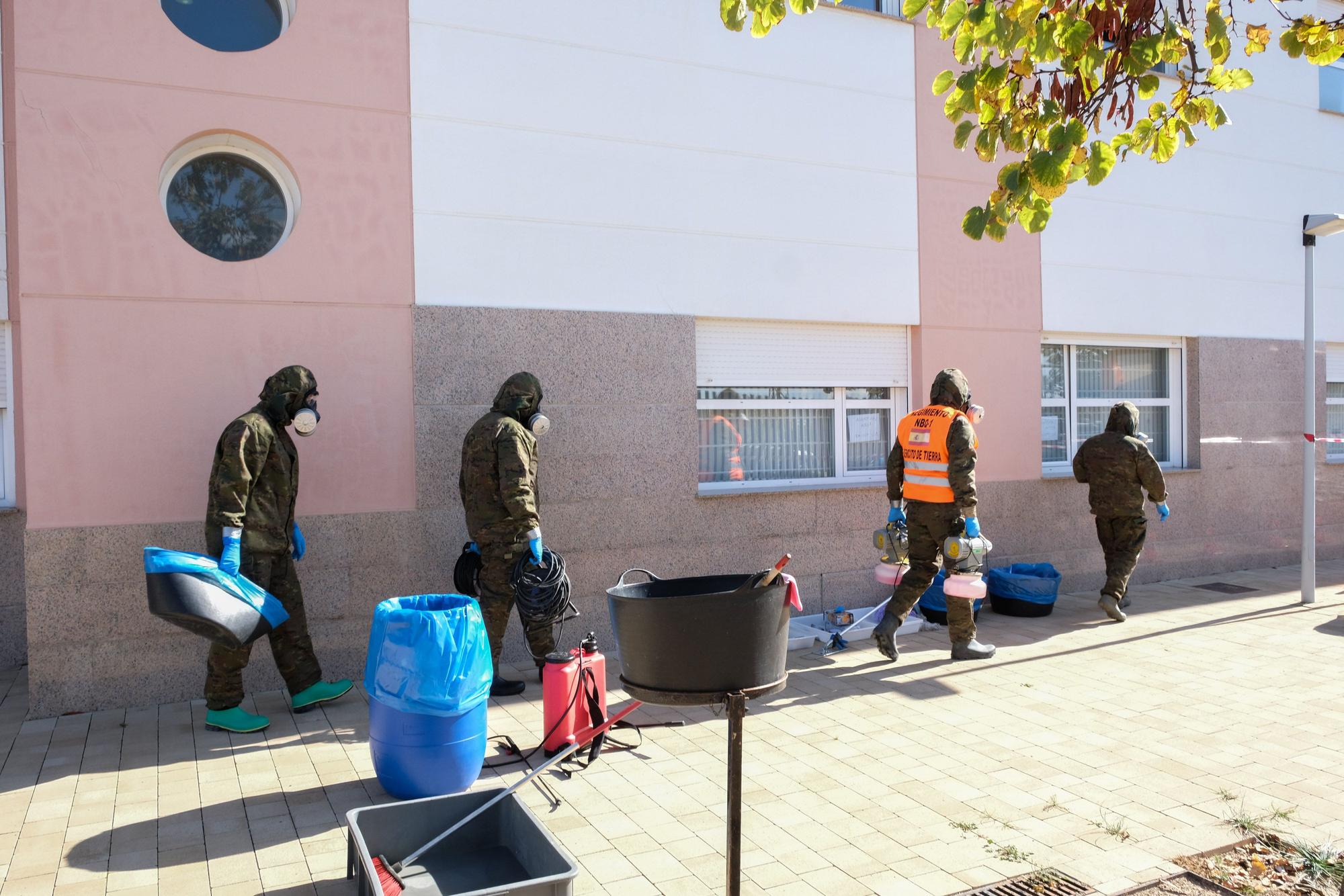 El Ejército regresa al geriátrico de Petrer para desinfectar sus instalaciones