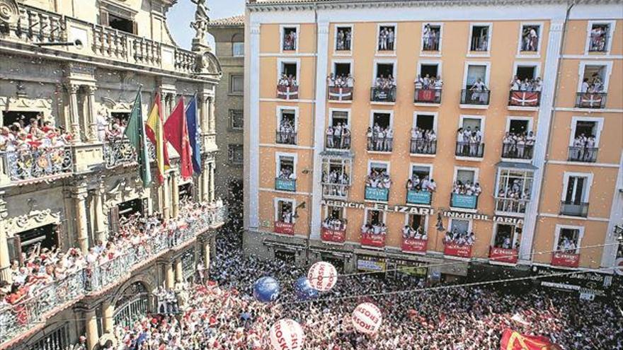 Tensión en el Ayuntamiento de Pamplona por la ikurriña