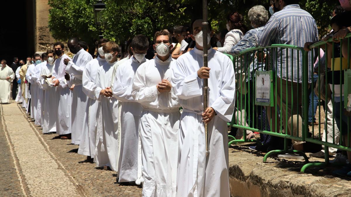 El Patio de los Naranjos acoge la procesión del Corpus Christi