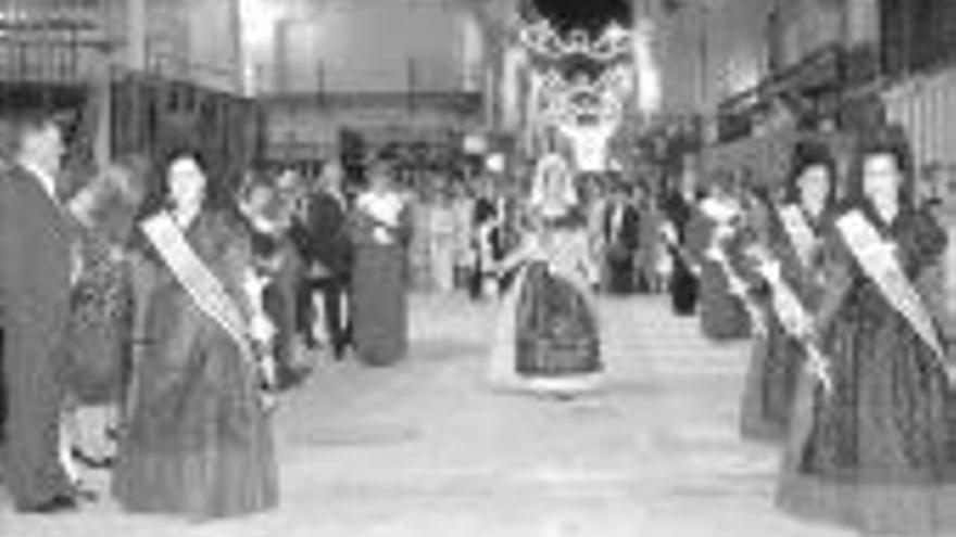 La procesión en honor a la patrona marca la jornada de la fiesta mayor