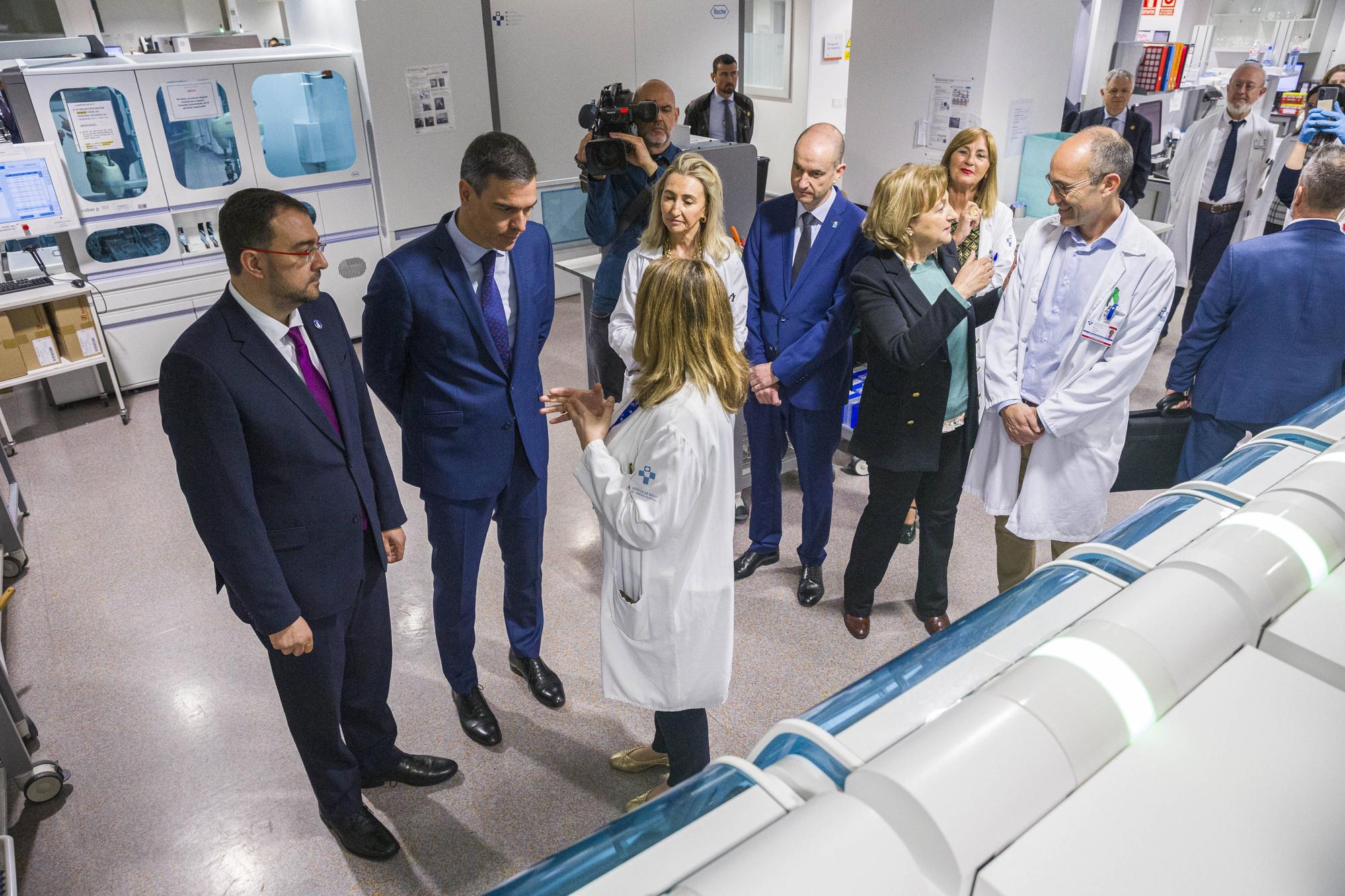 Visita de Pedro Sánchez al Hospital Universitario Central de Asturias (HUCA) en Oviedo