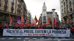 Un miler de persones es manifesten a BCN contra l’escalada de preus