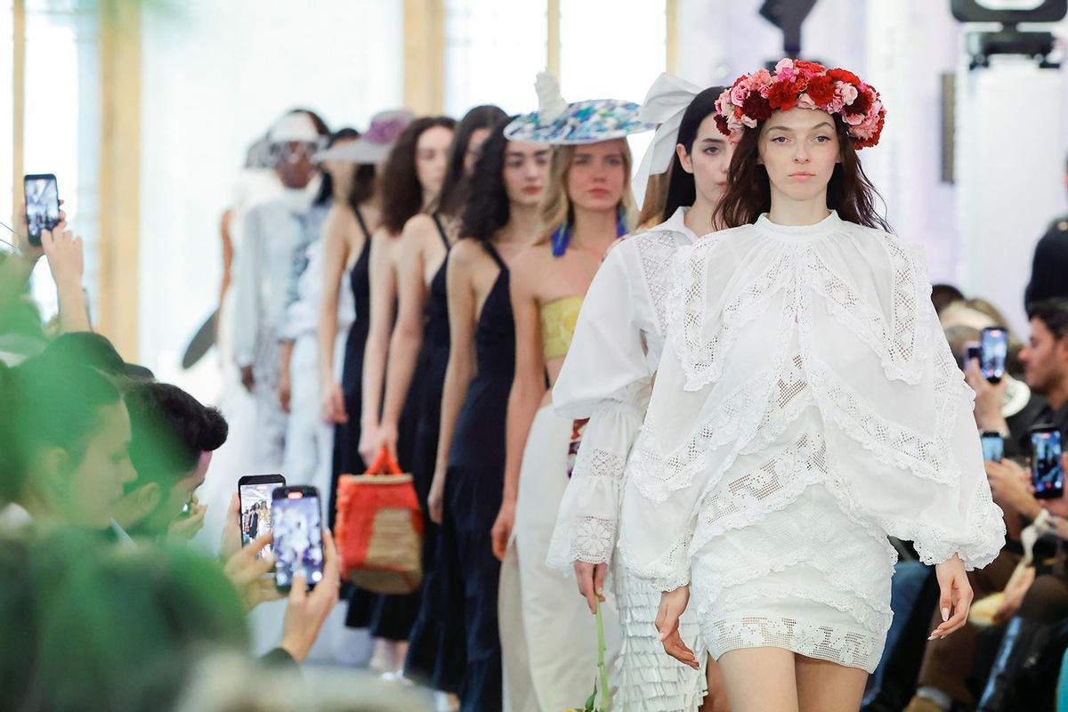 Modelos durante el desfile en OMODA Madrid es Moda