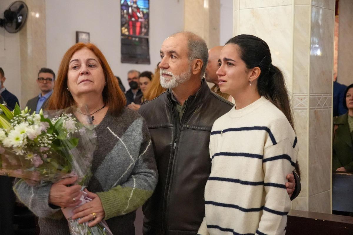La familia de Álvaro García, drante el homenaje póstumo al fallecido en el accidente de Adamuz.