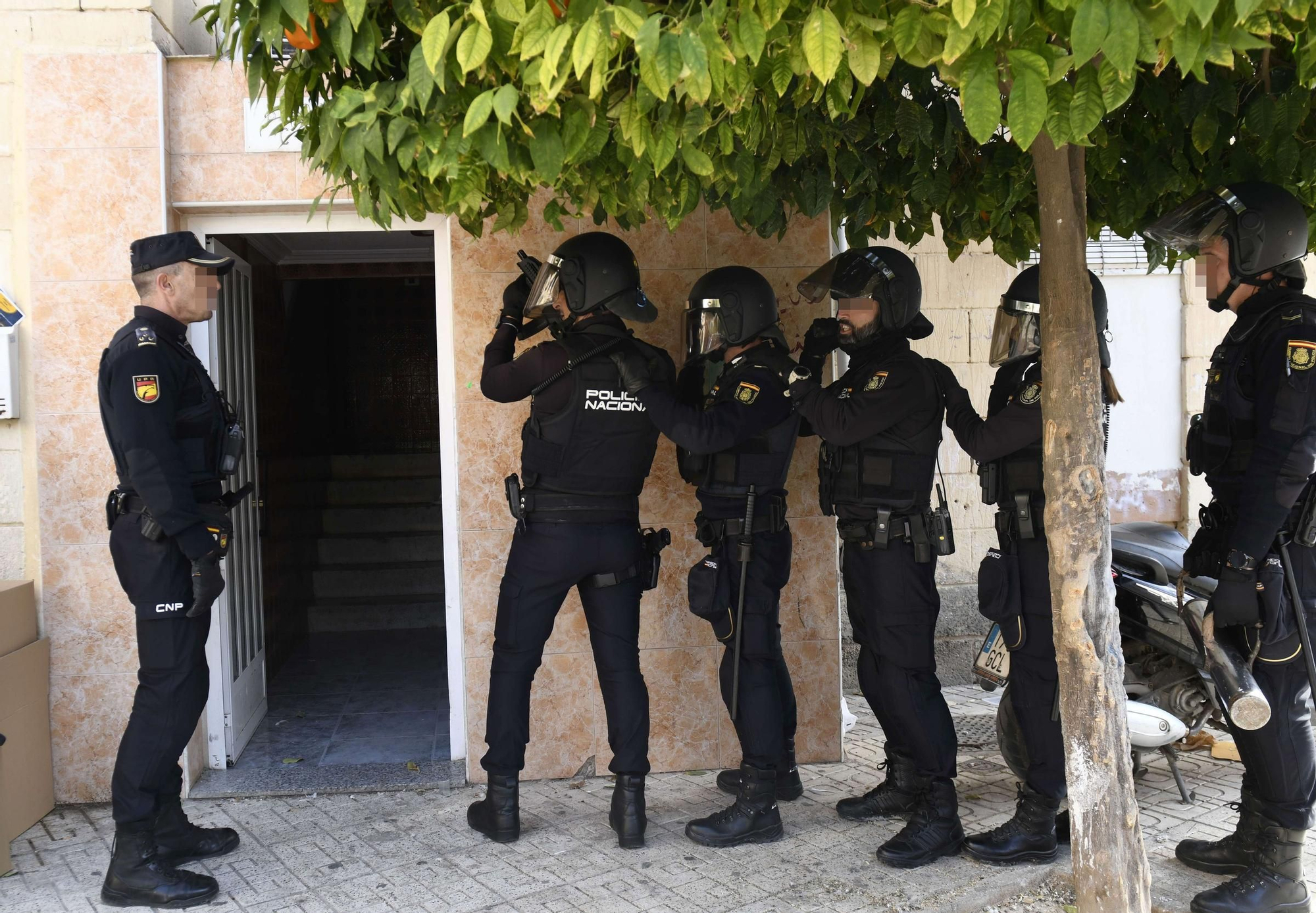 La redada contra el narcotráfico en el Polígono de La Paz, en imágenes