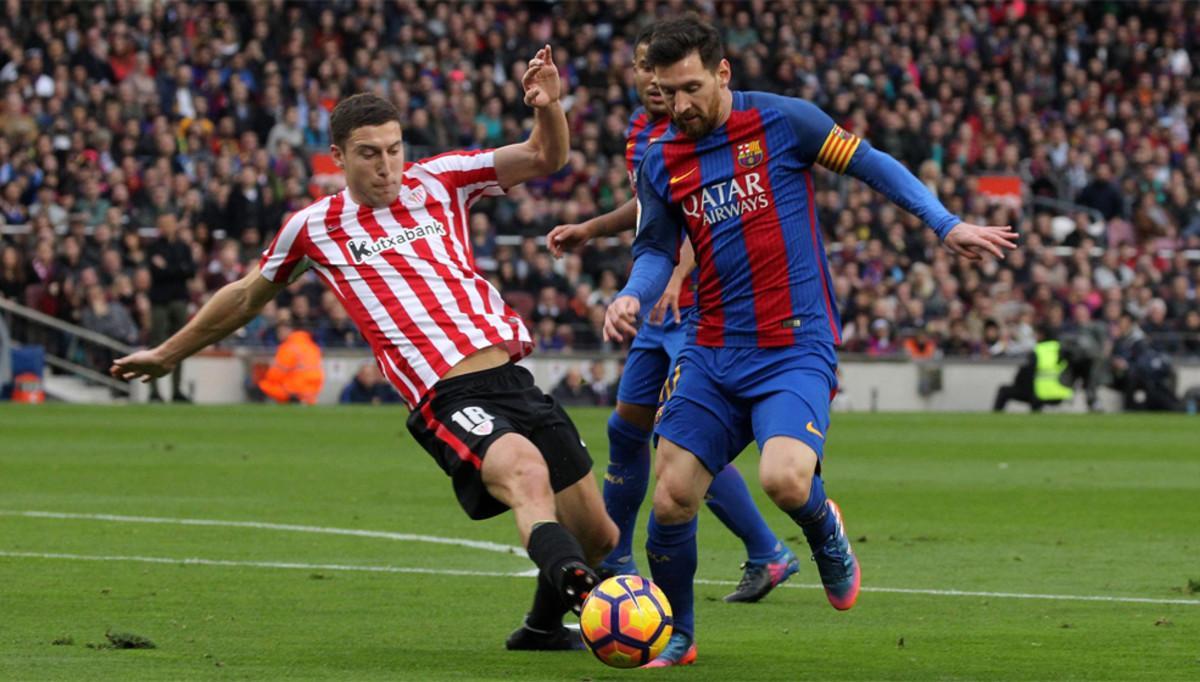 Óscar de Marcos y Leo Messi en el último Athletic Club - Barça de la Liga 2016/17