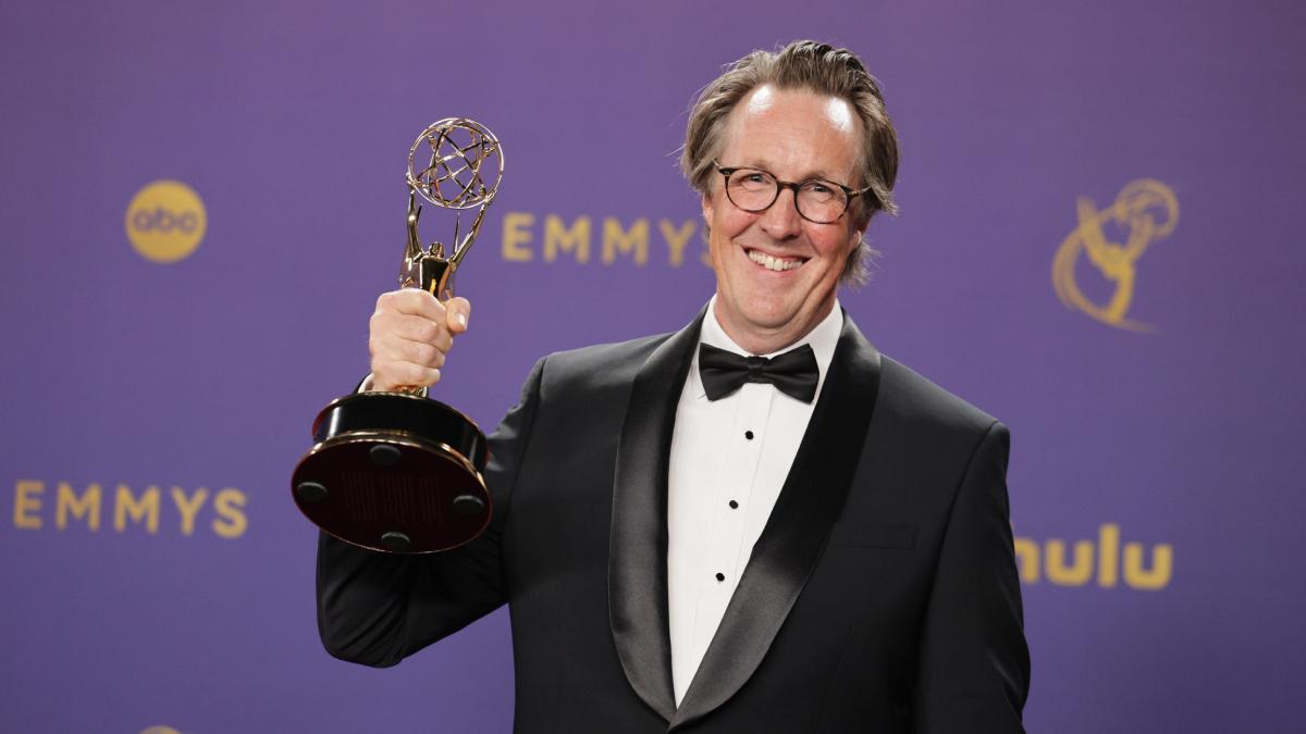 Los ganadores de los premios Emmy 2024. Will Smith recoge su Emmy a mejor guion para una serie dramática (Slow Horses)