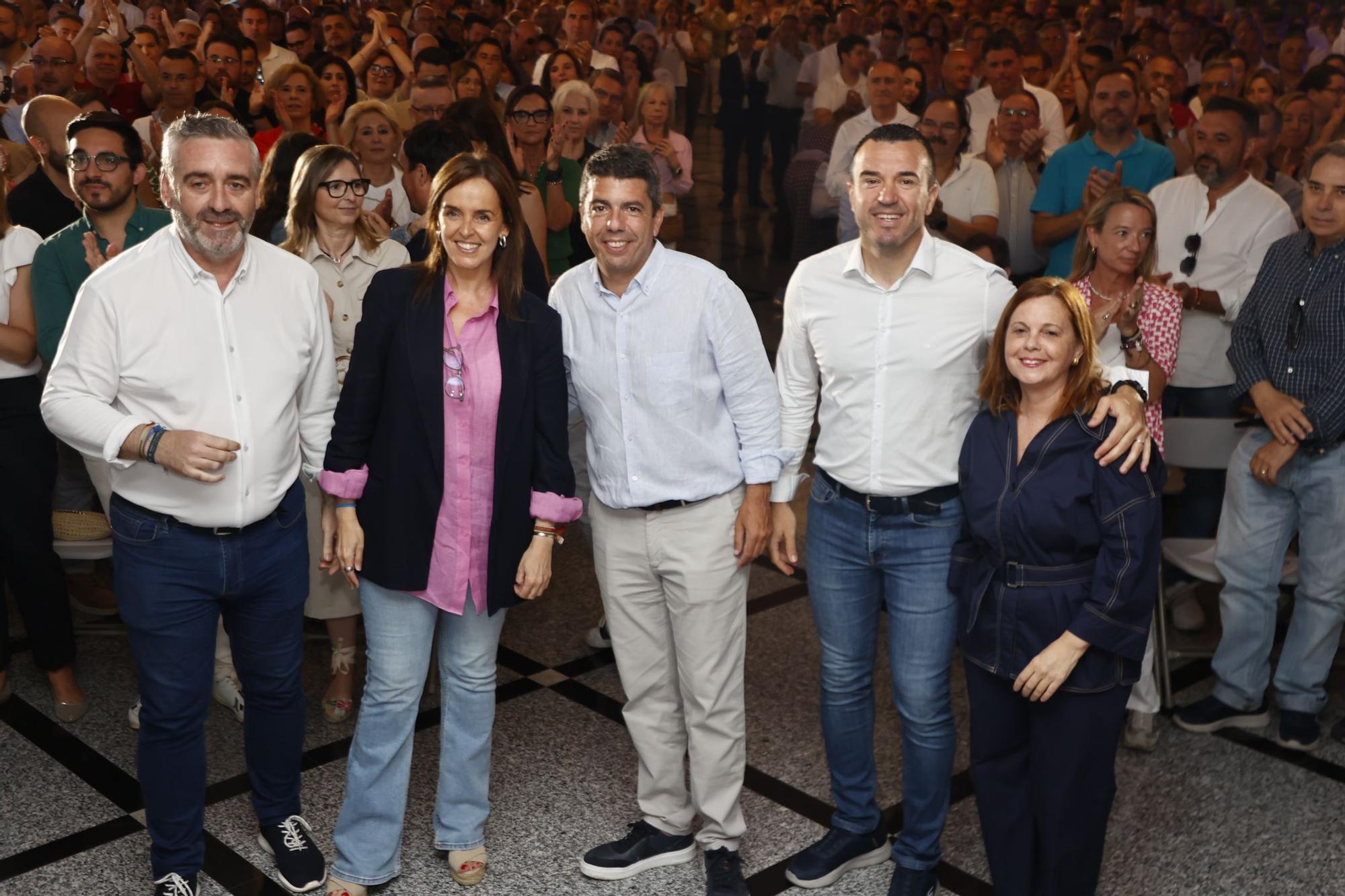 Mazón y el resto de la cúpula del PP en la junta provincial de los populares en Nàquera