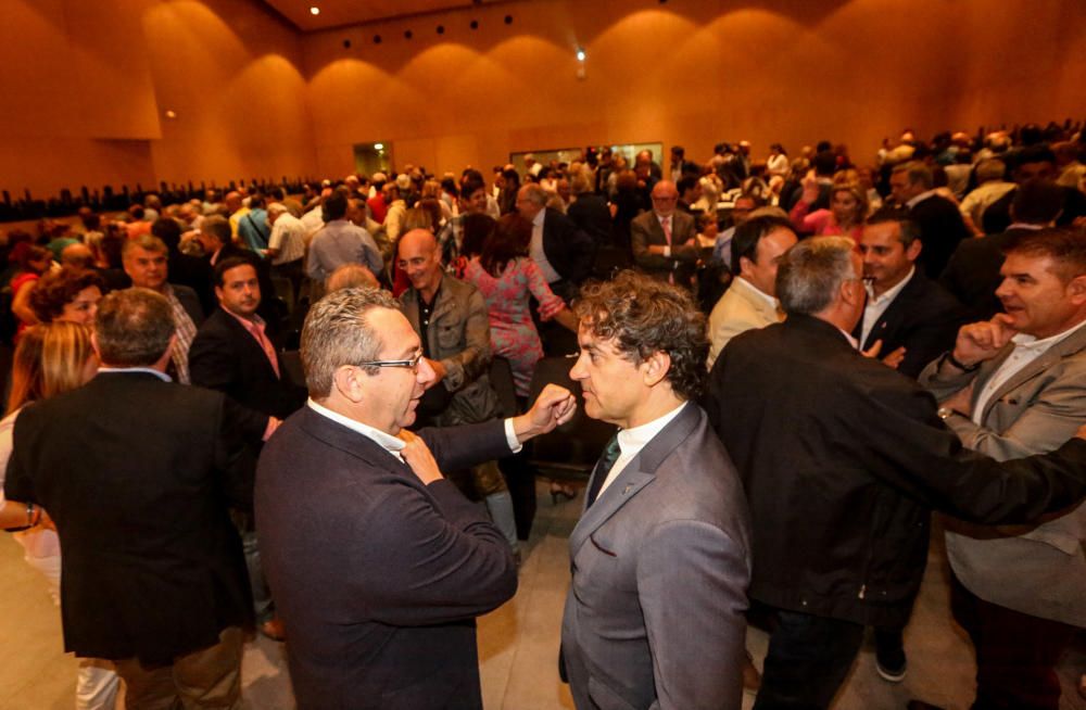 Multitudinaria presentación del teleférico proyectado sobre Benidorm