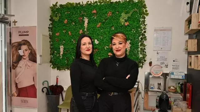 Video | Bely y Conchi llevan 17 años maquillando el Carnaval de Badajoz