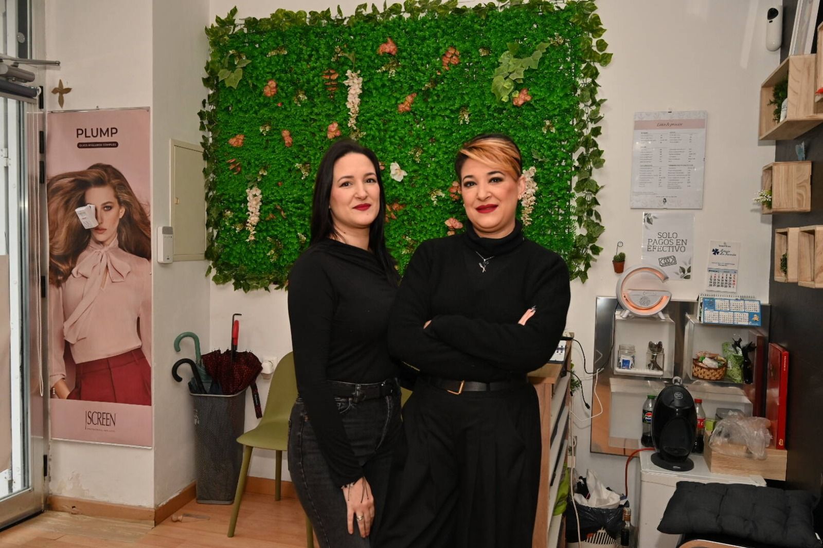 Video | Bely y Conchi llevan 17 años maquillando el Carnaval de Badajoz