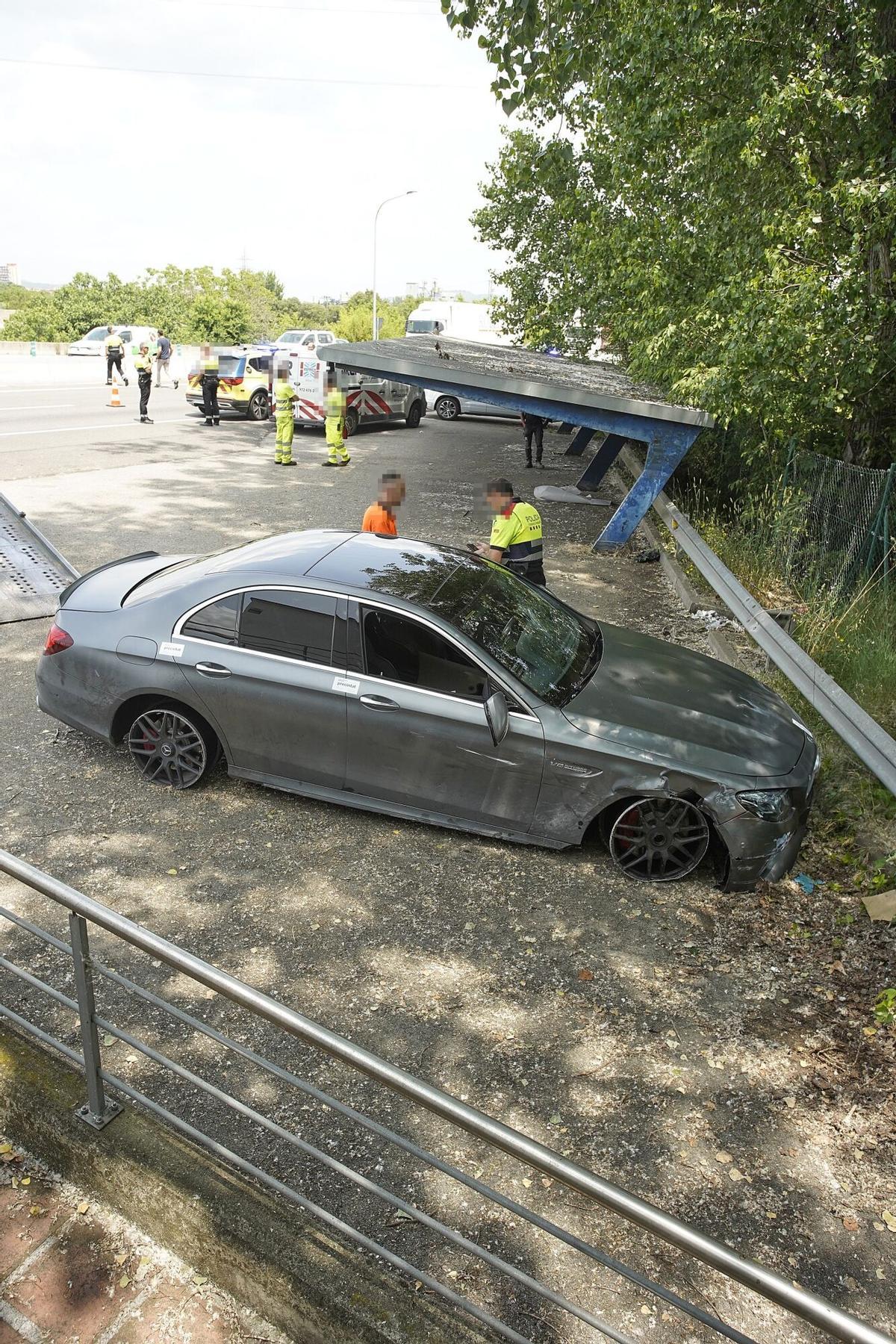 Girona accés Girona Sud autopista AP7 persecució detinguts cotxe robat matricula francesa adouane gendarmeria policia, mossos esquadra Girona accés Girona Sud autopista AP7 persecució detinguts cotxe robat matricula francesa adouane gendarmeria policia, mossos esquadra