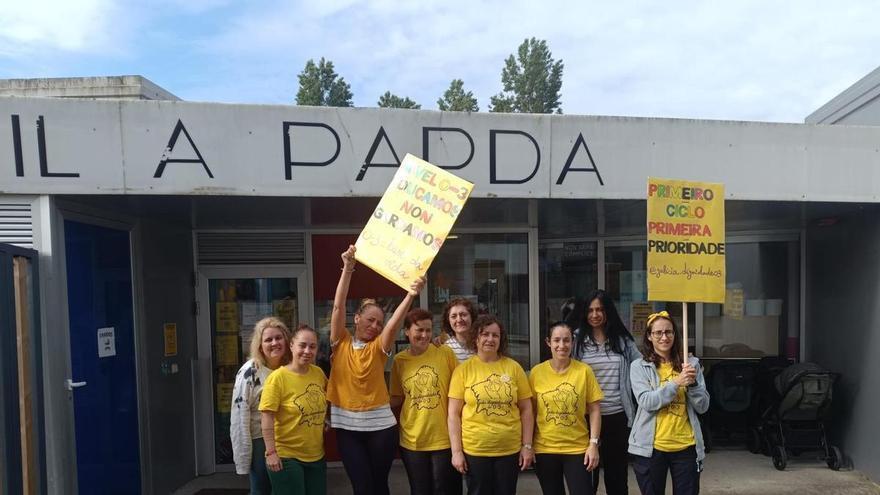 Concentración de las trabajadoras de las escuelas infantiles, este jueves en A Peregrina