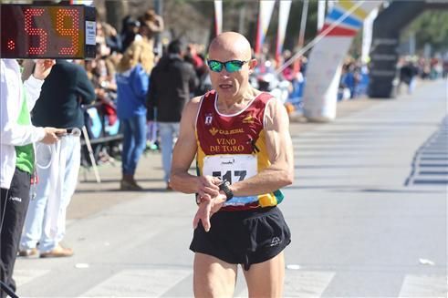 Búscate si corriste el Maratón o la Media Maratón de Badajoz