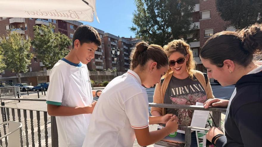 El colegio La Inmaculada convierten las calles de Pumarín en un museo al aire libre
