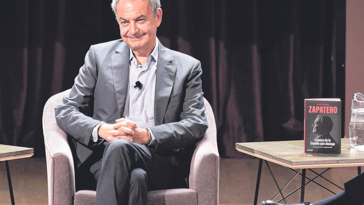 El expresidente del  Gobierno José Luis  Rodríguez Zapatero, en  el Ateneo de Madrid.