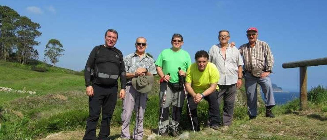 Un grupo de senderistas en la ruta.