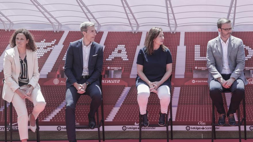 Catalina Cladera, Alfonso Díaz, Francina Armengol y José Hila, en mayo durante la presentación de la remodelación del estadio.