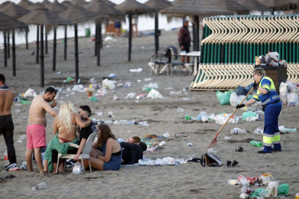 Así quedaron las playas tras la Noche de San Juan.