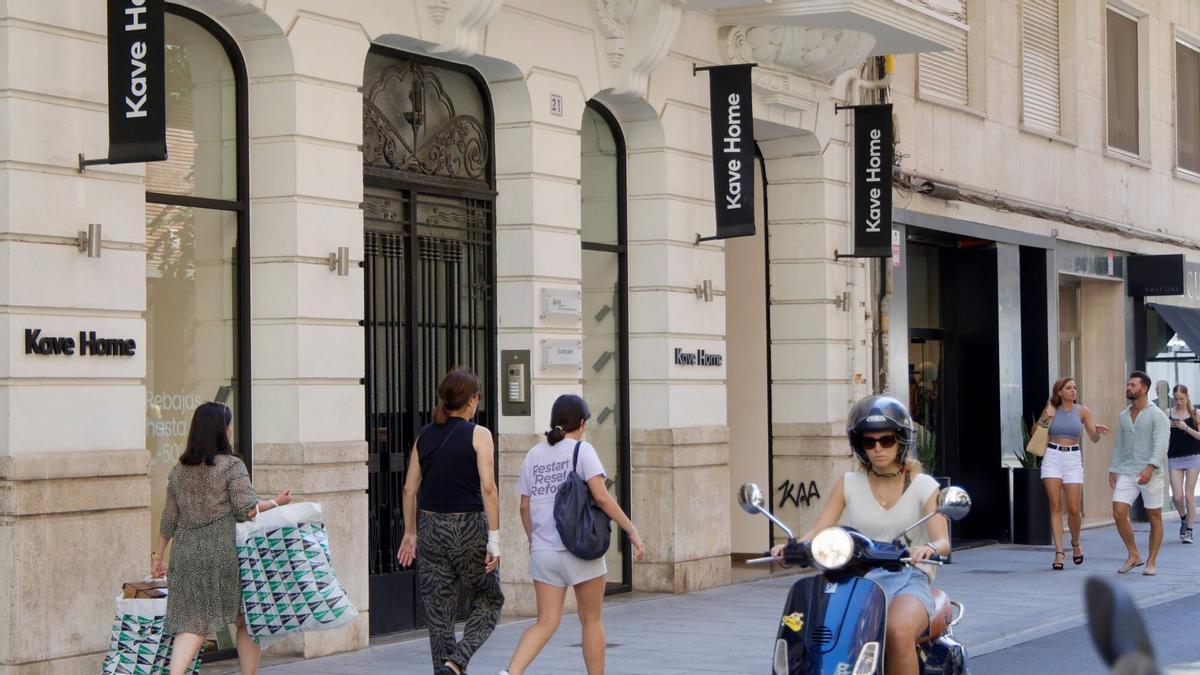 Fincal señorial en el centro de València, en una imagen captada ayer.