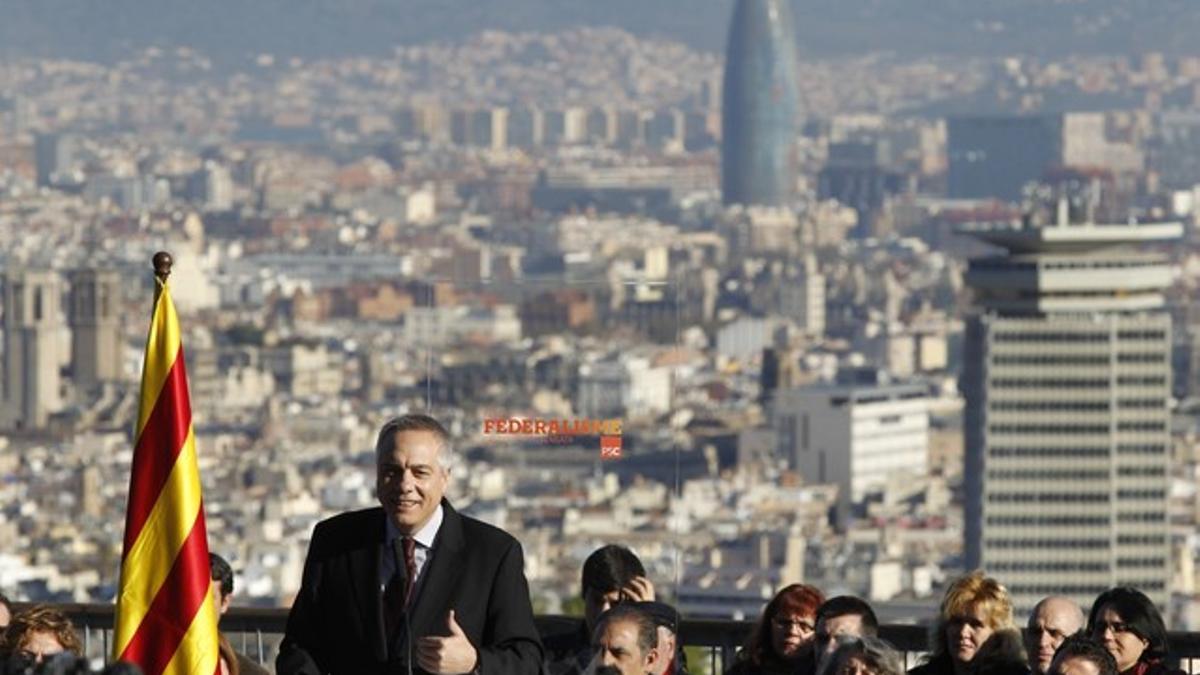 Pere Navarro, durante el acto con alcaldes del PSC, este martes en Barcelona.