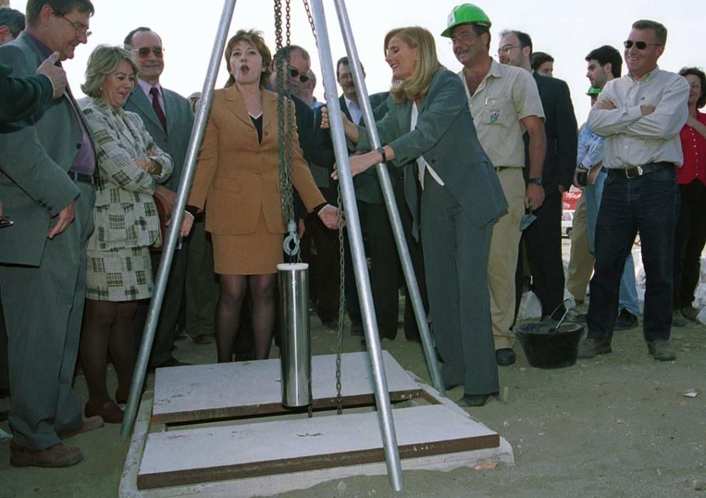 El 25 de mayo de 1999 salía a la calle el primer ejemplar de La Opinión de Málaga. Desde entonces, ha sido testigo del devenir histórico de las dos últimas décadas. Así era el paseo de Poniente