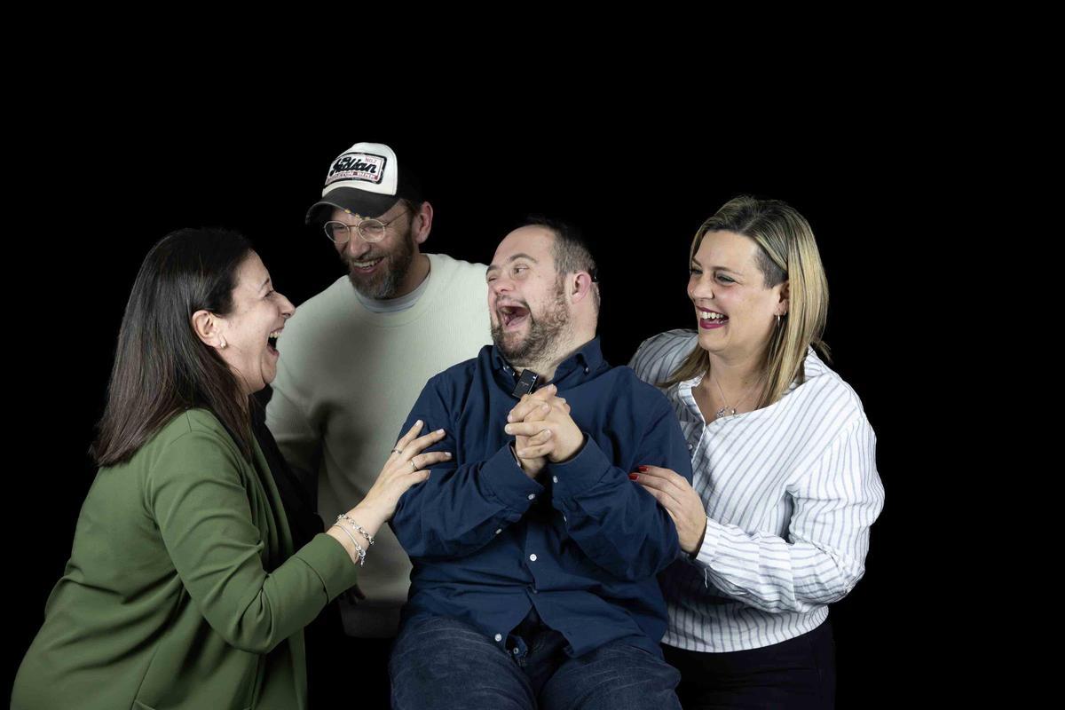 Maria Jesus Gómez, Dir. Clinica Uner. Salva Monleón, dir. corto. Paco Moya, Actor. Lidia Moya, Hermana de Paco.